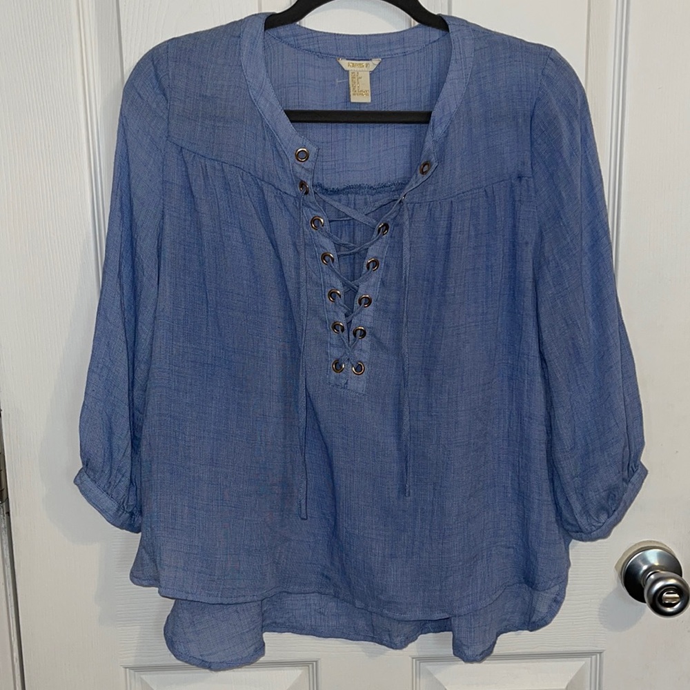 Flowy blouse with tie-front